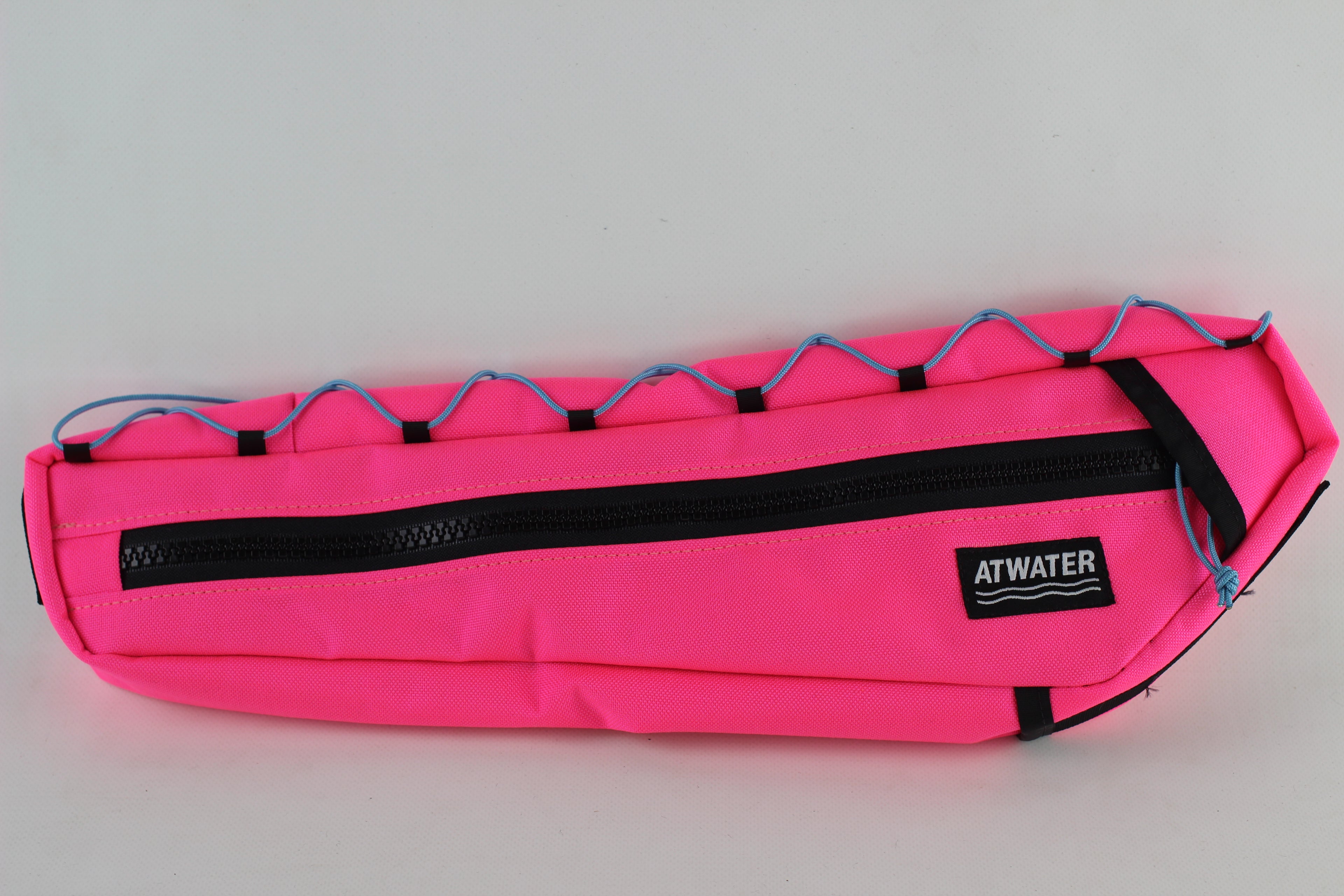 EXPÉDITION À DEMI CADRE