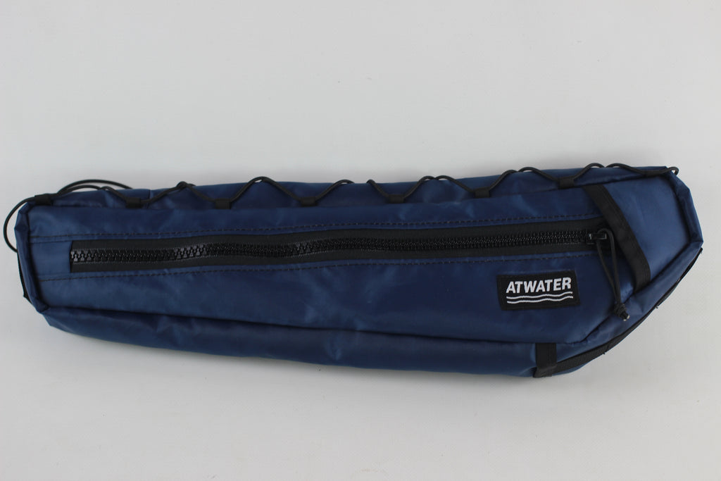 EXPÉDITION À DEMI CADRE