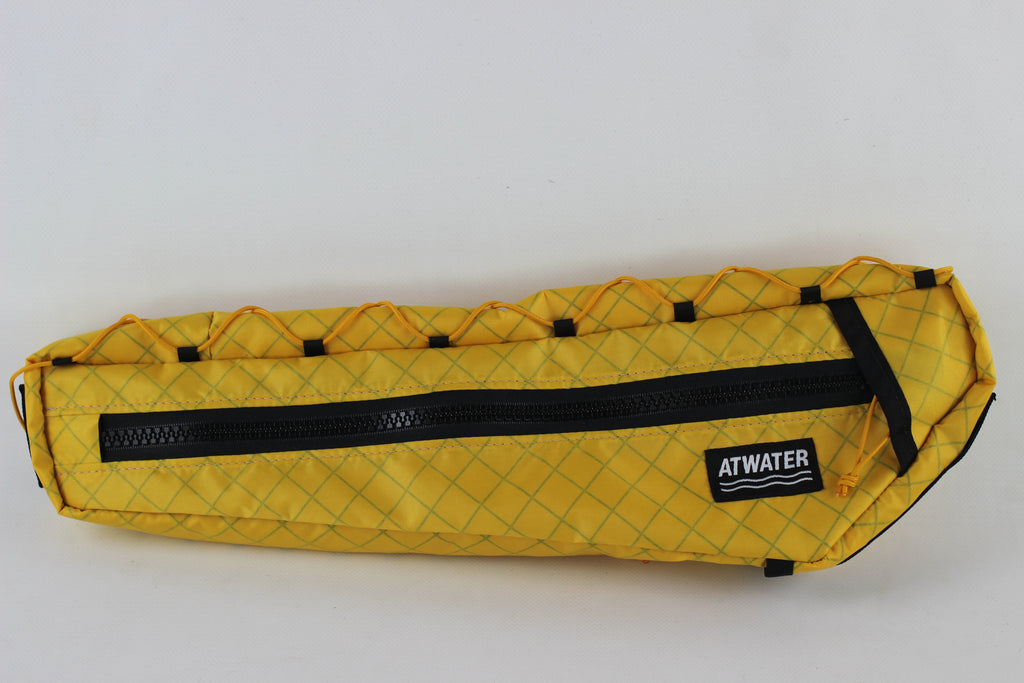 EXPÉDITION À DEMI CADRE