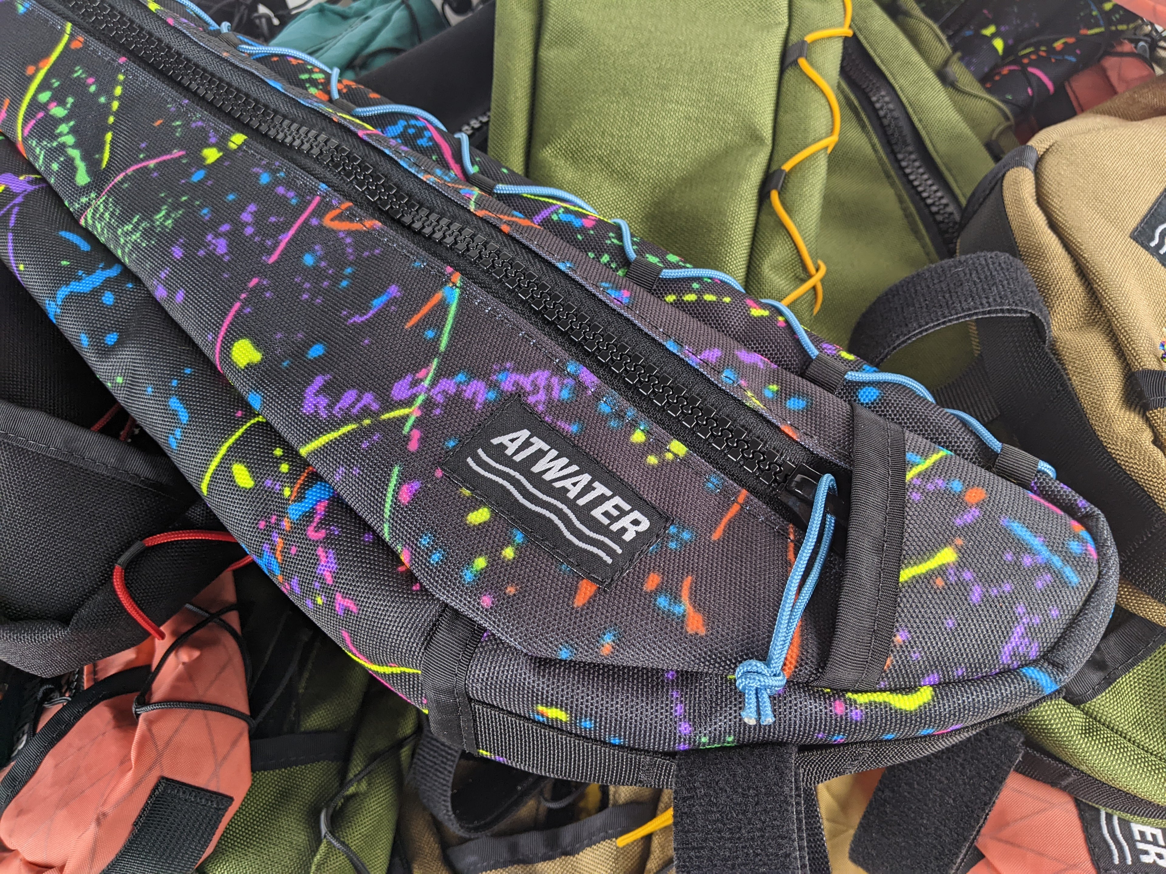 EXPÉDITION À DEMI CADRE